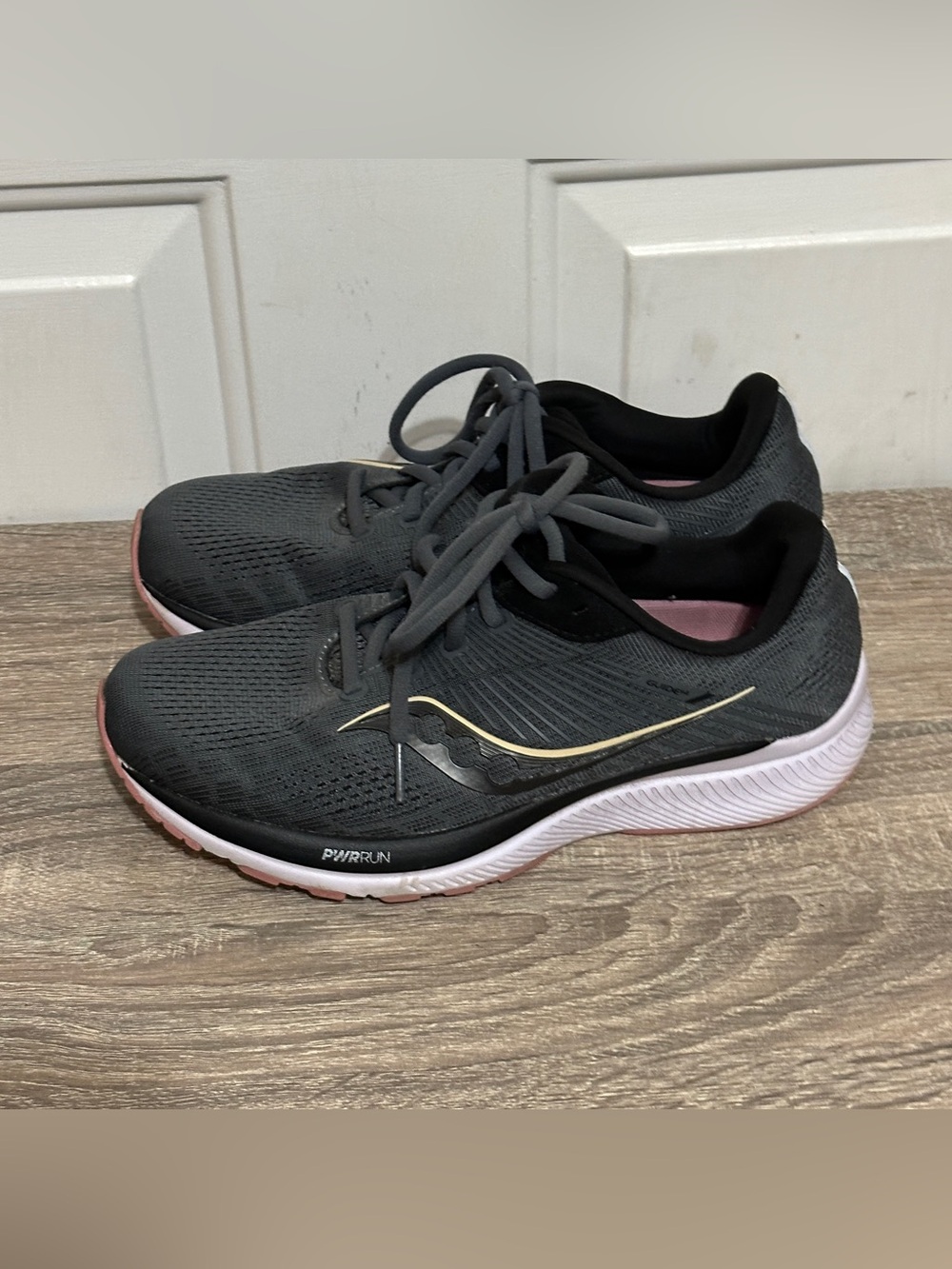 Saucony Guide 14 Womens 8 Wide D Charcoal White Black Sneakers S10655-45 - Picture 3 of 6